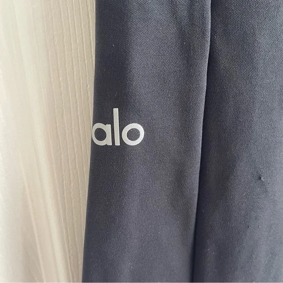 Alo yoga pants - Picture 3 of 5